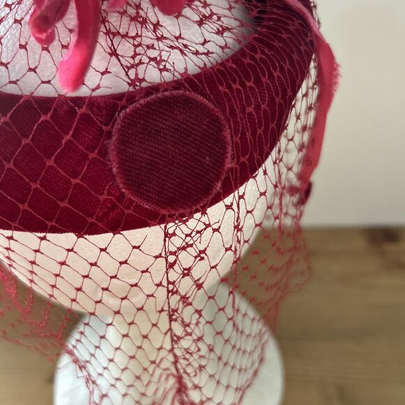 Cap-ette Fascinator Vtg 50s Berry/Mauve Velvet Halo w Netting Hat Union Made - Picture 7 of 10